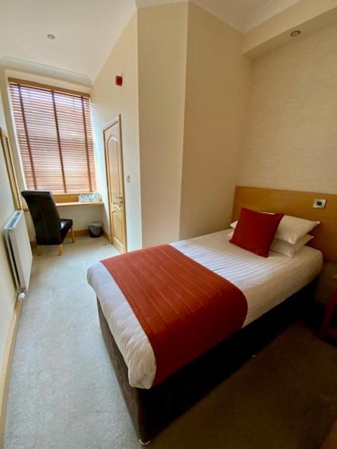 Victoria Hotel 3*