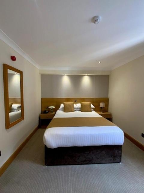 Victoria Hotel 3*
