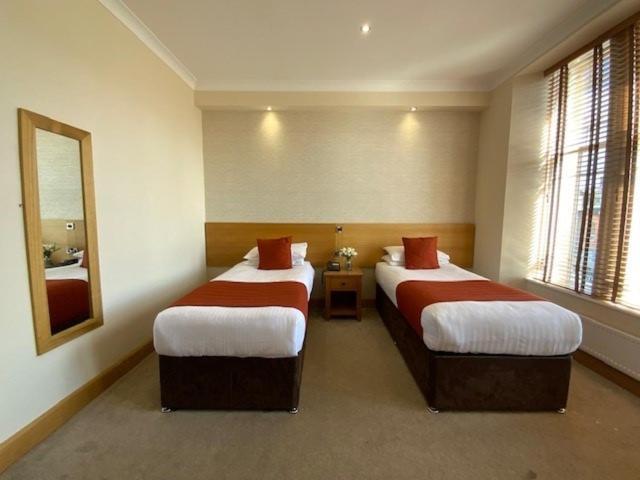 Victoria Hotel 3*
